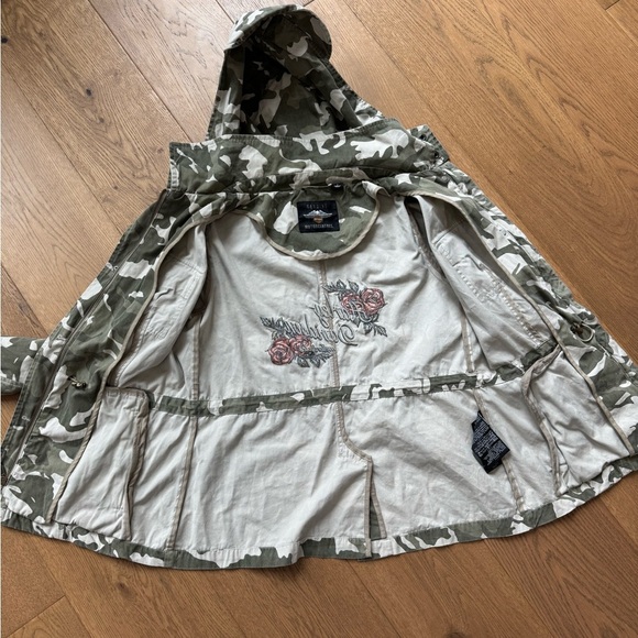 Harley Davidson Ladies Camouflage Rose Patch Hooded Jacket - Size S - EUC - Picture 12 of 14